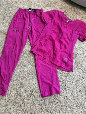 Koi 2 pc scrub set xs/l